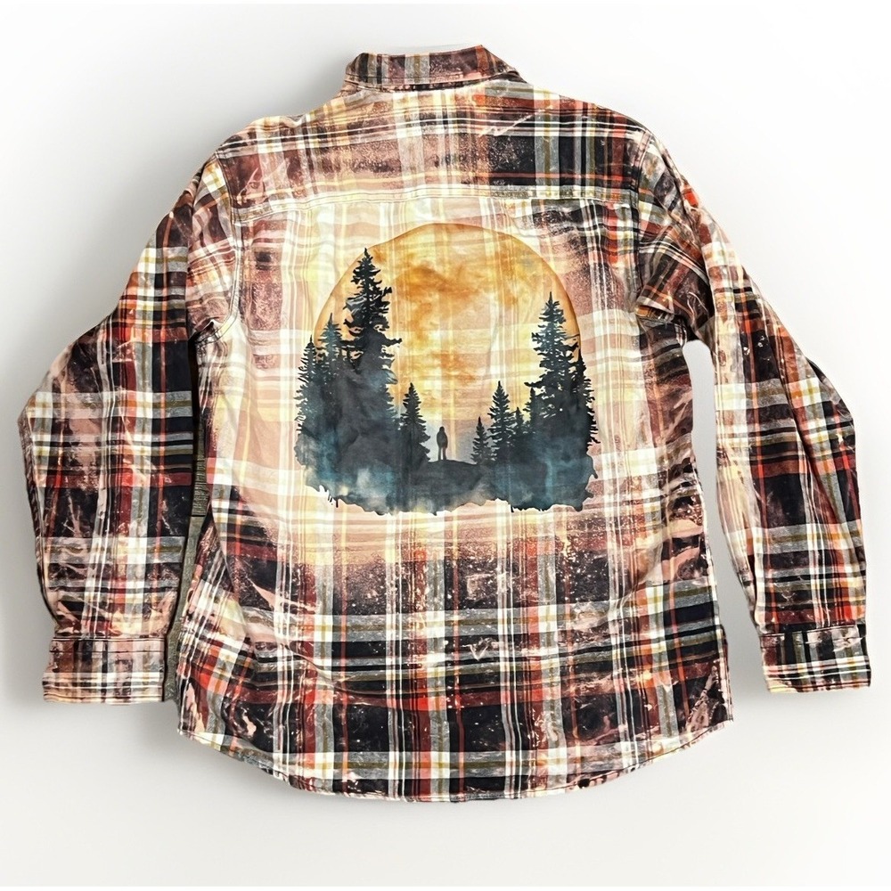 Men's Plaid Flannel With Full Moon & Forest Design, Men's‎ Size Medium